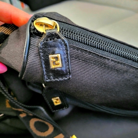 Fendi | Convertible Logo Weekender - Picture 6 of 9